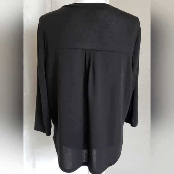 COVER STITCHED GEOMETRIC PULL-OVER TOP ZIPPER DETAIL BLACK&TAN - Picture 4 of 9